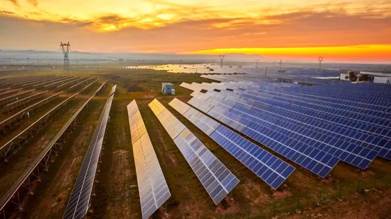 Rritja e energjisë diellore në BE ngadalësohet për herë të parë në dekadë, shkurtohen subvencionet