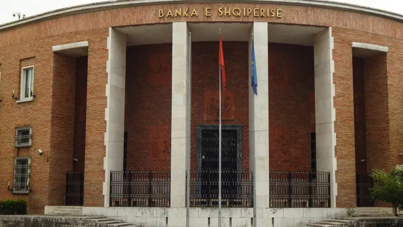 Banka e Shqipërisë ul komisionet e transfertave bankare në Lekë dhe në Euro