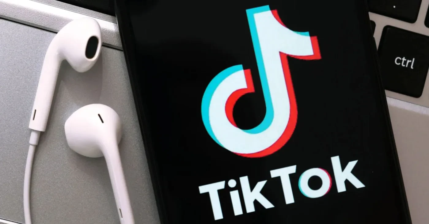 “Kthehet” zyrtarisht TikTok, edhe pse përdorej lirisht që prej qershorit 2025