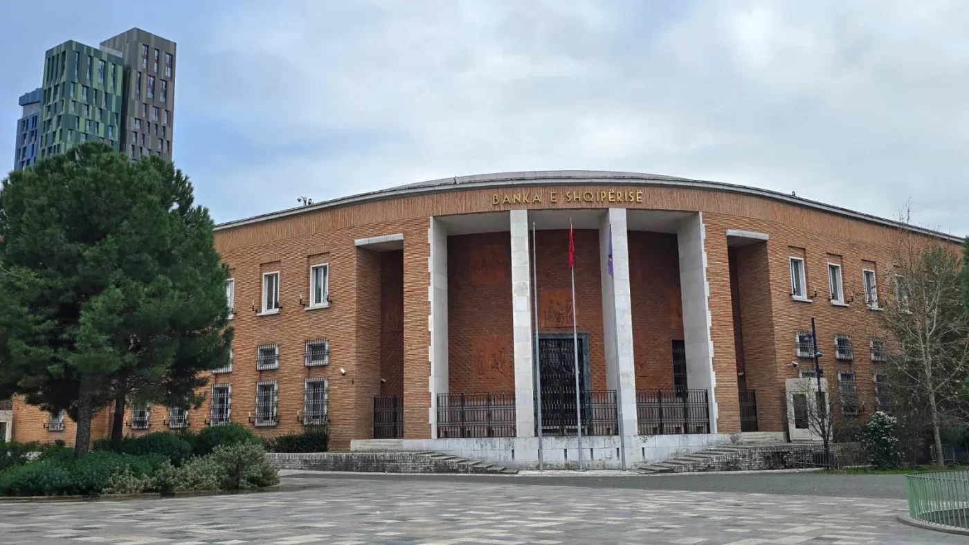 Banka e Shqipërisë fitoi një rekord prej 123 milionë eurosh nga rritja e çmimit të arit në 2025