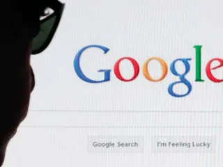 Punonjësi i Google akuzohet se fitoi 1.2 mln dollarë me informacione sekrete