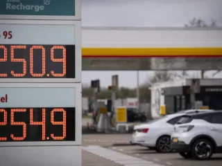 Kriza energjetike frenon konsumin, europianët reduktojnë blerjet e karburanteve