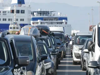 Shqipëria turistike “ngec” në trafik
