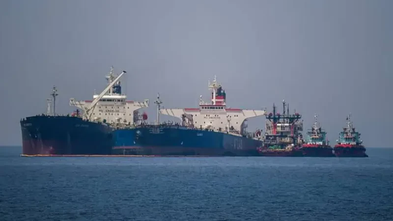 Nafta rritet me mbi 3%, ndërsa sulmet e reja kërcënojnë transportet përmes Ngushticës së Hormuzit