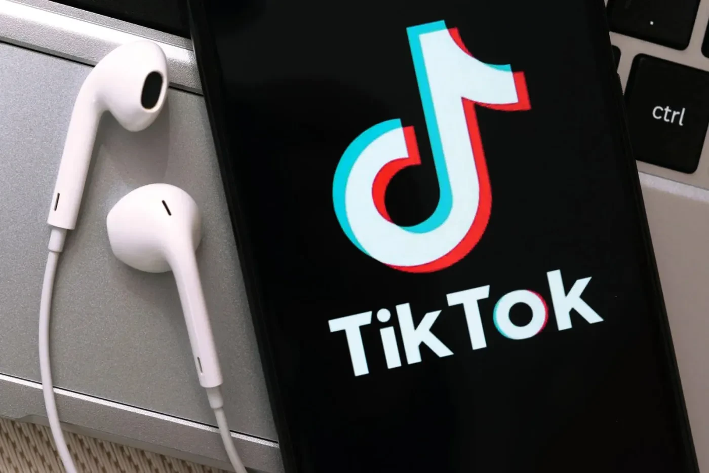 TikTok akuzohet për shkelje të rregullave teknologjike të BE-së për sigurinë online të fëmijëve