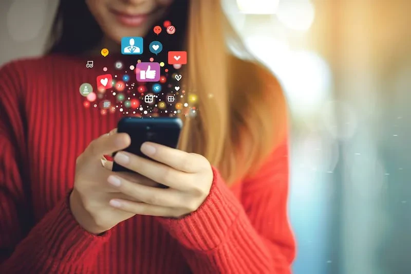Instagram dhe Facebook bllokohen pas mesnate për adoleshentët