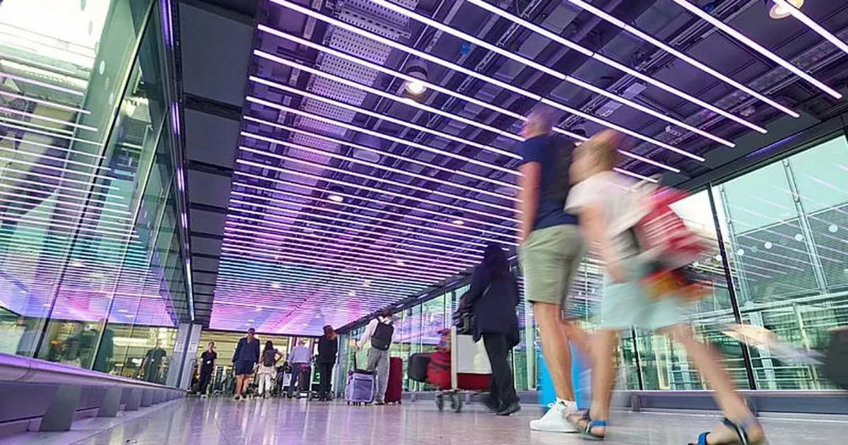 Britania heq pasaportat në pikat kufitare: Si do të funksionojë sistemi i ri deri në 2027