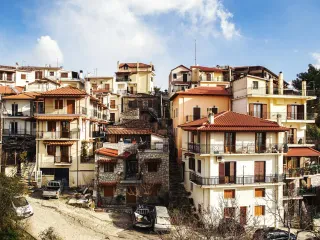 Greqia ofron 10 mijë euro për banorët dhe diasporën që zhvendosen në zonat në tkurrje