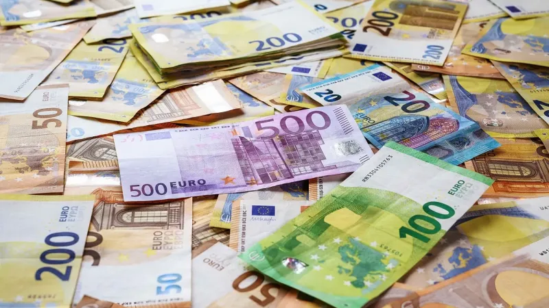 Kufiri i pagesave cash mes bizneseve në Kosovë ulet në 300 euro