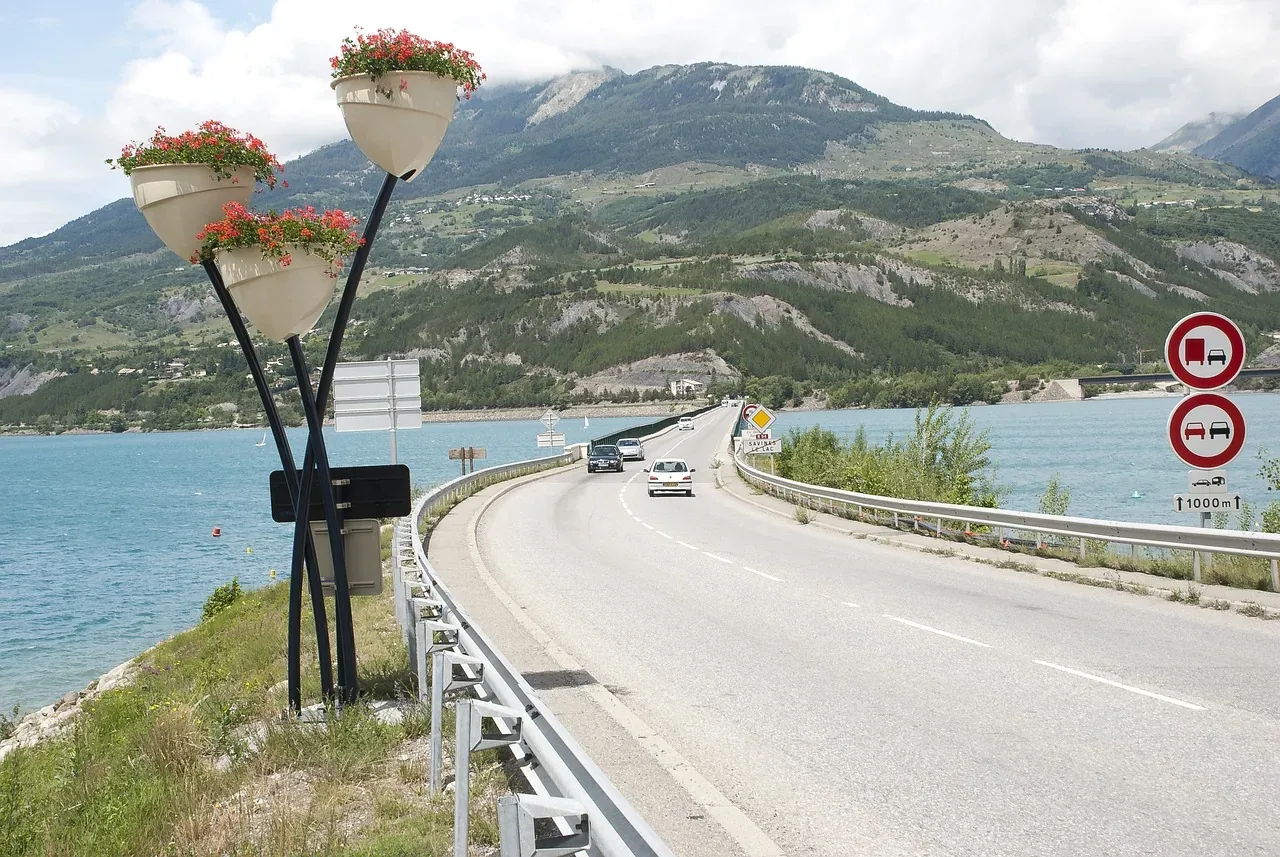 Rrjeti i korridoreve të transportit po transformon ekonominë e Ballkanit