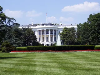 Gjendja financiare e familjeve amerikane, Rezerva Federale raporton rritje të borxheve dhe pabarazi pasurie