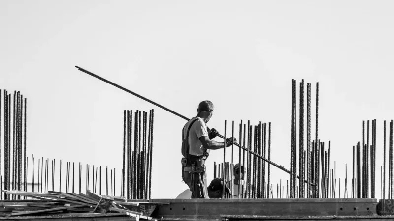 Vetëm 4% e bizneseve shqiptare punësojnë nga rajoni, Mali i Zi kryeson me 18%