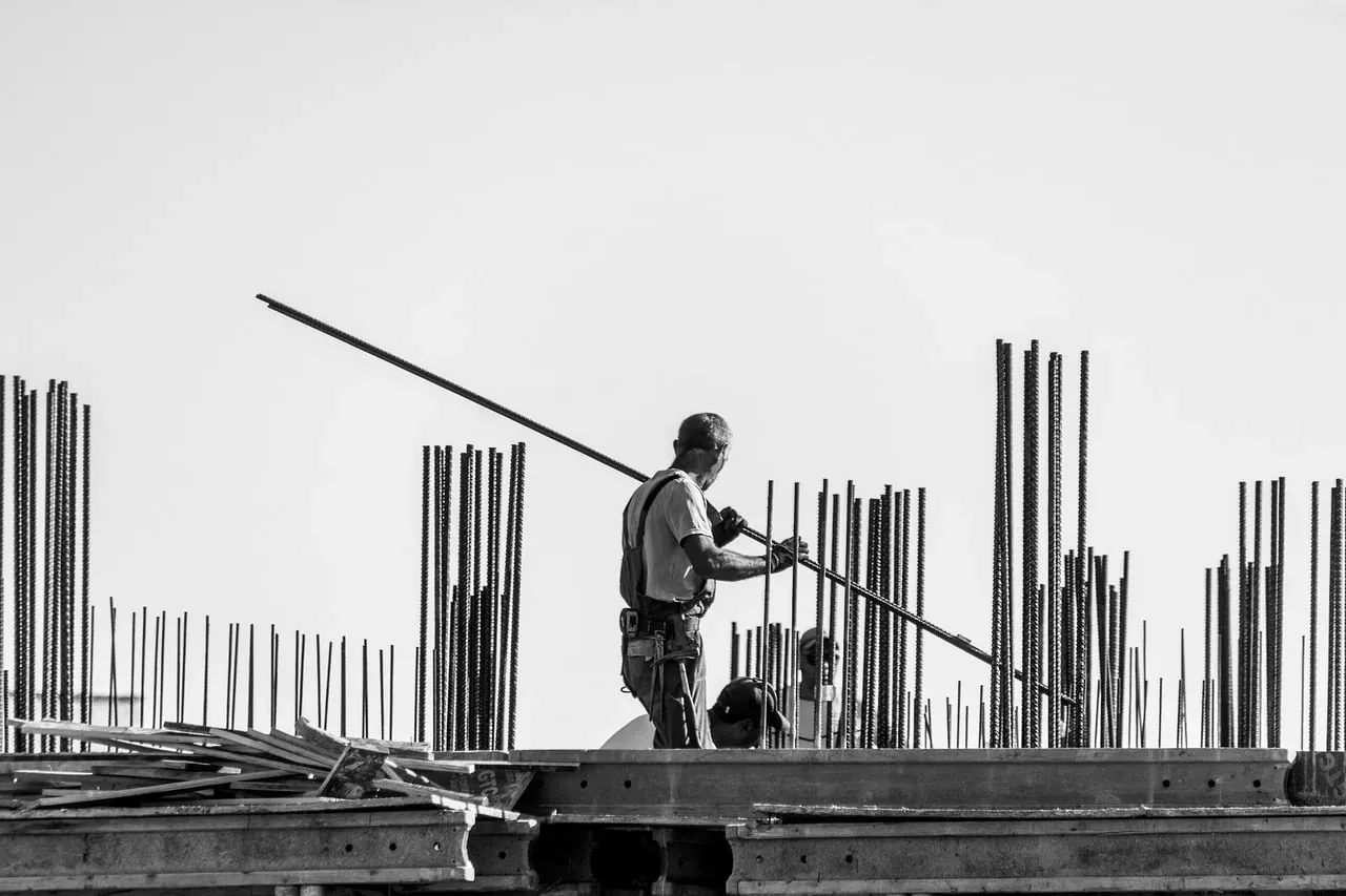 Vetëm 4% e bizneseve shqiptare punësojnë nga rajoni, Mali i Zi kryeson me 18%