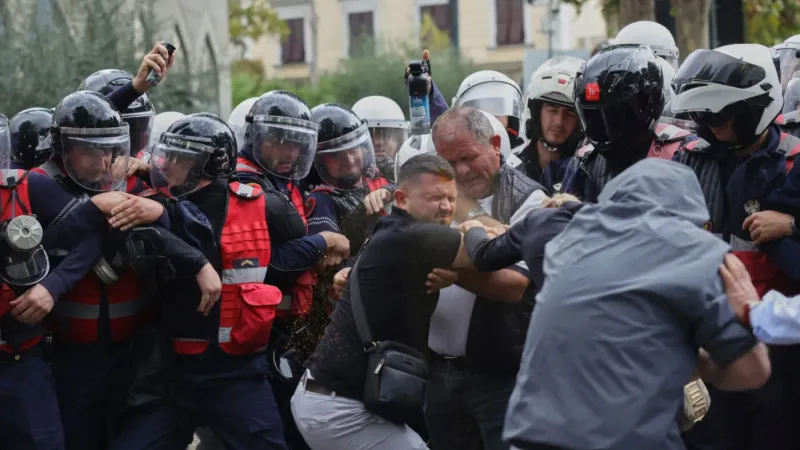 Protestat studentore hyjnë në ditën e tretë, Tirana numëron dëmet pas përplasjeve të së mërkurës