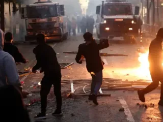 Gjashtë banka mbyllin përkohësisht degë në Tiranë e Durrës pas protestës studentore