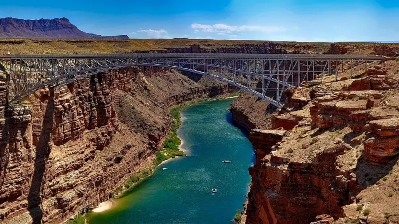 Ura e Kanionit të Madh Huajiang në Kinë, nga vepër infrastrukturore në atraksion turistik