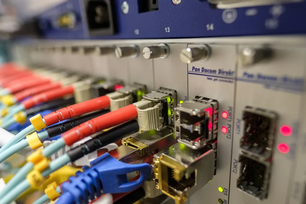 Interneti fiks në Shqipëri kushton 2.08% të të ardhurave mujore për frymë, nën mesataren botërore