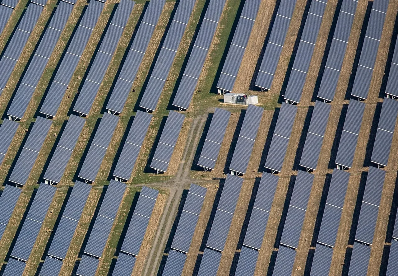 Rezolv Energy siguron deri në 561 milionë euro për projektin gjigant diellor në Rumani