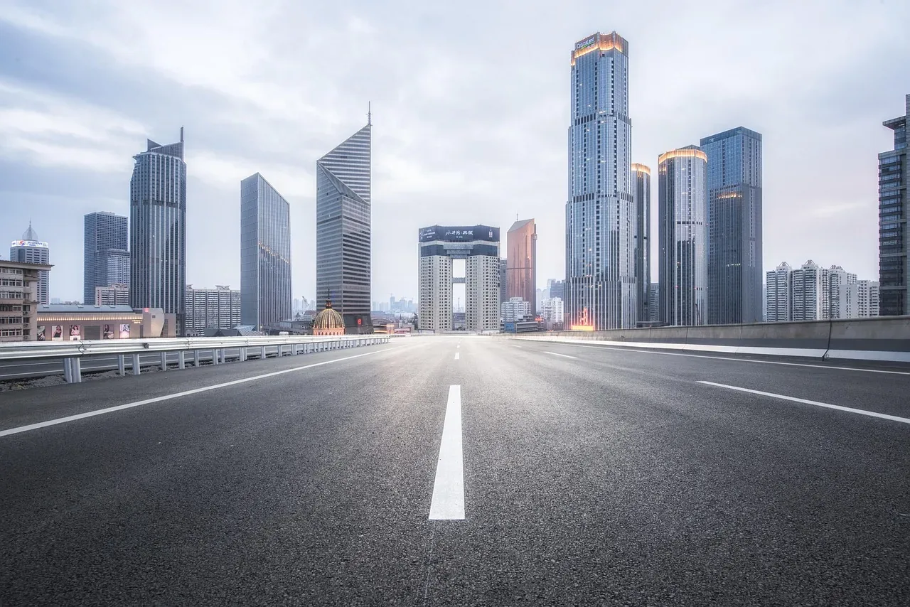 Kina rritet me 4.5% në tremujorin e tretë të 2026, mbi pritshmëritë e ekonomistëve