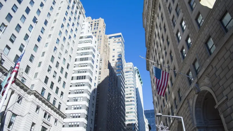 Ekonomia amerikane në formë K-je: S&P 500 mbi 90% më lart, konsumi i përqendruar te më të pasurit