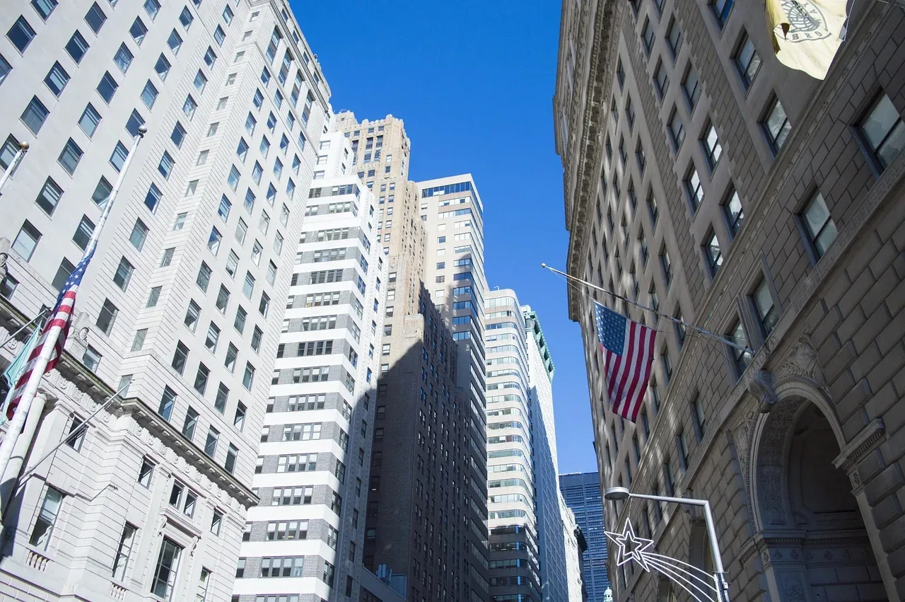 Ekonomia amerikane në formë K-je: S&P 500 mbi 90% më lart, konsumi i përqendruar te më të pasurit