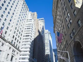 Ekonomia amerikane në formë K-je: S&P 500 mbi 90% më lart, konsumi i përqendruar te më të pasurit