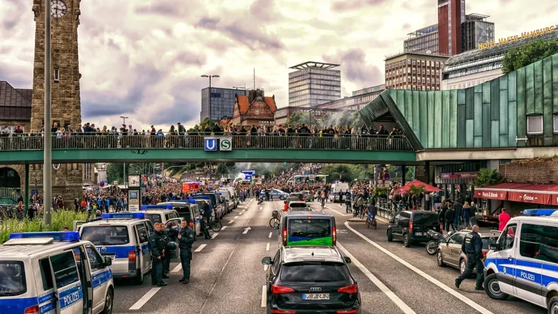 Vala e protestave në Europë, nga Parisi te Tirana: çfarë duhet të dinë udhëtarët