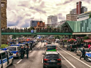 Vala e protestave në Europë, nga Parisi te Tirana: çfarë duhet të dinë udhëtarët