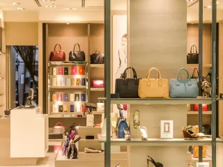 Trazirat në Francë godasin butikët e luksit, dëmet e siguruara arrijnë deri në 1.2 miliardë euro