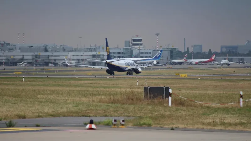 Ryanair paralajmëron rritje deri në 20% të çmimeve të biletave ajrore në Europë gjatë 2027