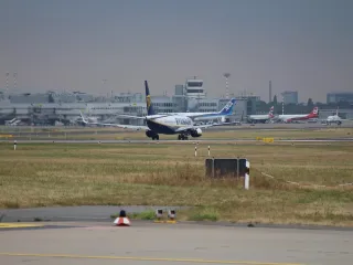 Ryanair paralajmëron rritje deri në 20% të çmimeve të biletave ajrore në Europë gjatë 2027