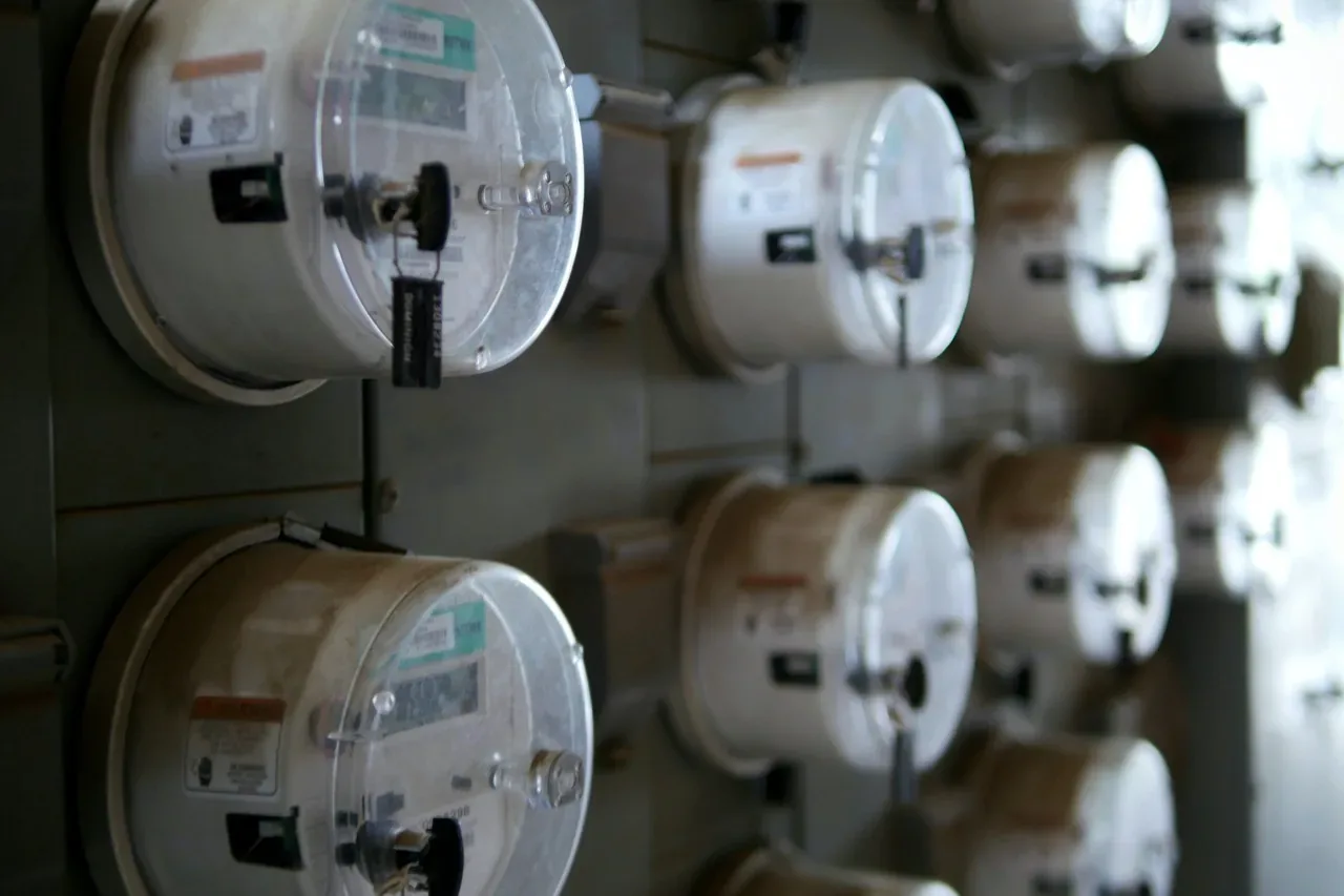 ERE propozon rregulla të reja: furnizuesit e energjisë duhet të përditësojnë ofertat brenda 72 orëve