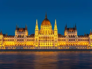 Fitch: Hungaria mund të përmbushë kriteret për eurozonën deri në vitin 2030