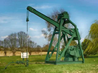 Brent qëndron pranë 115 dollarëve për fuçi ndërsa Fed, BQE dhe Banka e Japonisë vendosin për normat