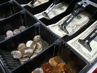 Paketa fiskale ul pragun e TVSH-së në 5 milionë lekë dhe rrit tatimin mbi fitimin në 17%