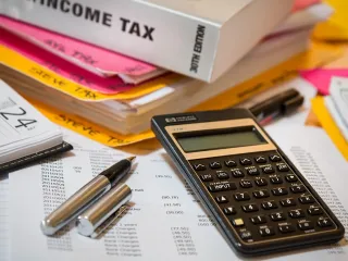 AmCham kundër Paketës Fiskale 2027: kërkon rishikimin e rritjes së TVSH-së dhe tatimit mbi dividendin