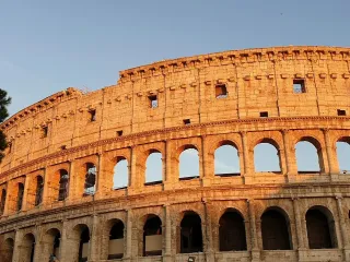 Italia miraton buxhetin 2027 prej 26 miliardë eurosh me taksa më të larta për bankat dhe energjinë
