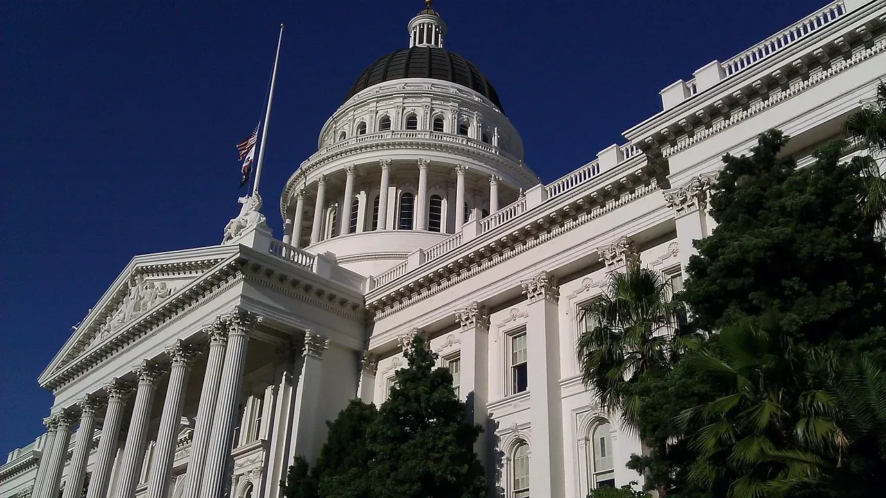 Kalifornia voton të martën për taksën 5% mbi miliarderët për të financuar kujdesin shëndetësor