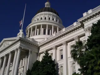 Kalifornia voton të martën për taksën 5% mbi miliarderët për të financuar kujdesin shëndetësor