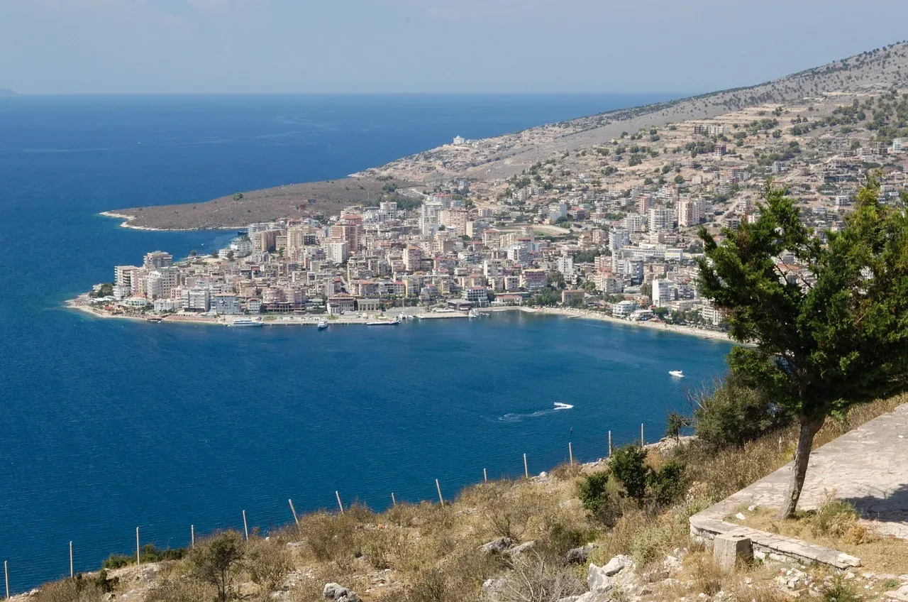 Porti i Sarandës kryeson për udhëtarët në tremujorin e tretë 2026, Durrësi mbetet porta e mallrave